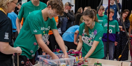 Unge deltager i First Lego League turneringen